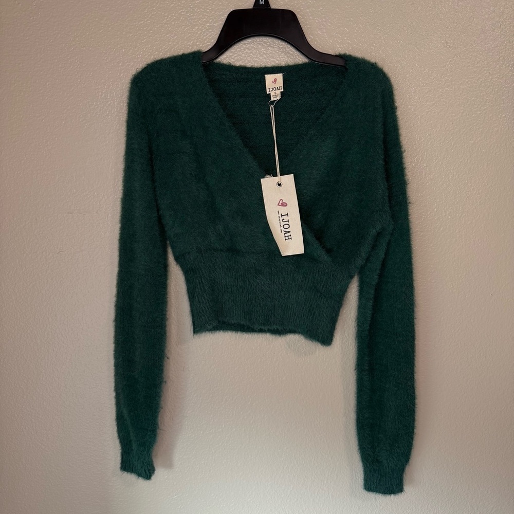 IJOAH Women’s Emerald Green Fuzzy V-Neck Wrap Sweater Top - Sz Small, NWT - Picture 2 of 10